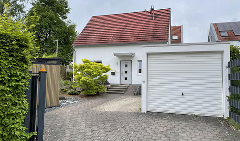 Detached single-family house - Quiet and centrally located in Maichingen.