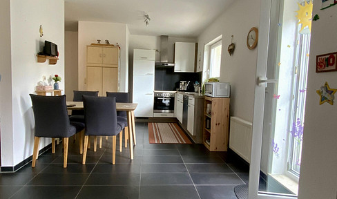 Moderne 2-Zimmer-Eigentumswohnung in gepflegtem 6-Parteien-Haus inkl. Stellplatz