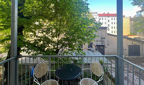 Bright, furnished one-bedroom apartment with a balcony, located in the heart of Friedrichshain.