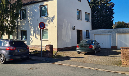 Semi-detached house suitable for two families, located in Langenhagen.