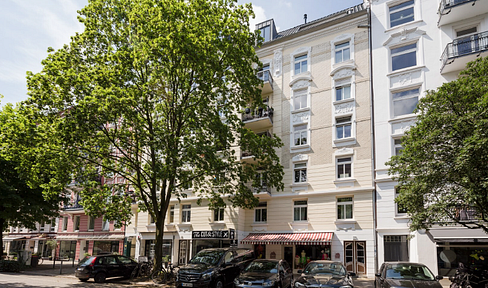 First occupancy after renovation – 2-room apartment, also ideal for a group of two, in a prime location in Eppendorf.