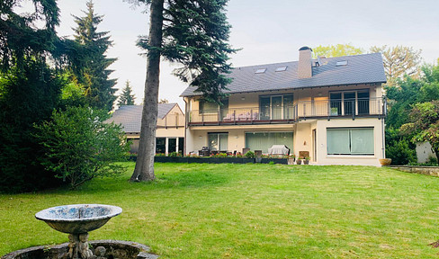 Family villa in the Lerchesberg area.