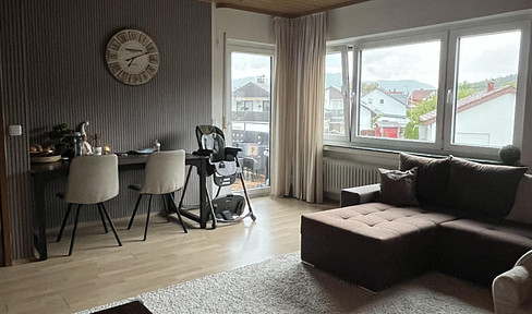 Helle schöne 3 Zi-Whg. mit Balkon und EBK