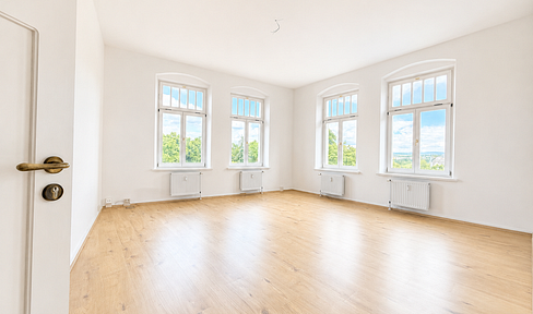 *NEW* 4-room apartment - First occupancy after renovation - Available immediately.