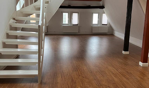 auch für WG's, Traumhafte 3-Zimmer Galeriewohnung in Bestlage der Lübecker Altstadt mit EBK,