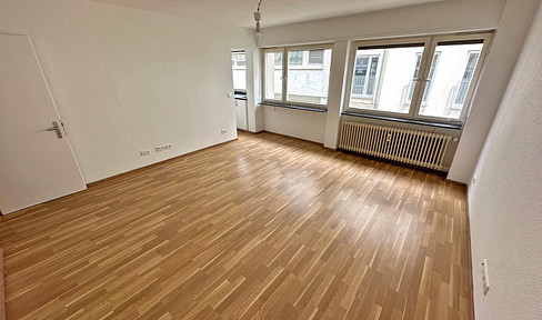 Renovated, partially furnished 1-room apartment with fitted kitchen in a central location near Ludwigsplatz!