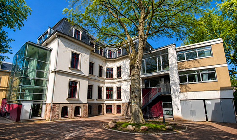 Multi-family building with exceptional development potential – located directly opposite the Leipzig Zoo.