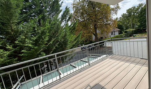 Available now, from a private seller! Dream location in Schweinheim: 3 rooms, large balcony, 2 bathrooms, 1st floor.