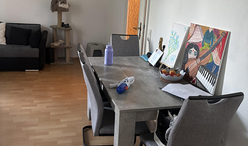 Central 2-room apartment with bathroom and toilet.