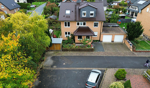 Detached house, multi-generational living, workshop, fireplace, located on a cul-de-sac, separate apartment.