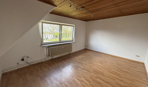 Steinburg Eichede - Bright, quiet 2-room maisonette apartment with garage, available for rent immediately.