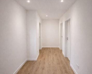 Renovated to KfW-70 standard: Modern 3-room apartment with its own entrance.