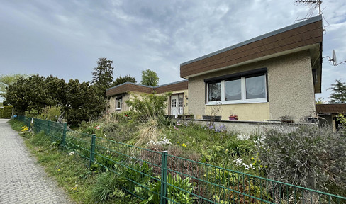 Charmantes Einfamilienhaus mit großem Keller und Entwicklungspotenzial in Großziethen