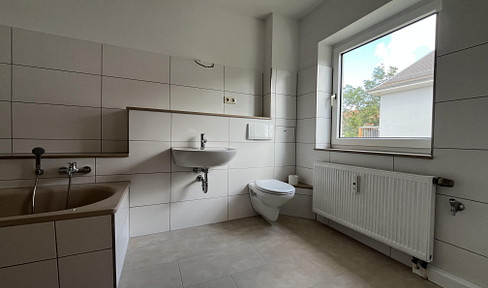 Brand new after renovation - Bright and spacious 3-room apartment with shower and bathtub.