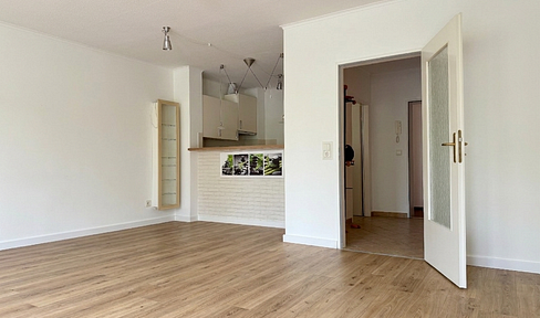 Frisch renoviert: 1,5-Zi.-Wohnung mit neuem Bad & neuem Boden – Dachterrasse inklusive