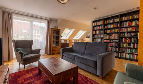 Charmante Dachgeschosswohnung mit sonnigem Balkon