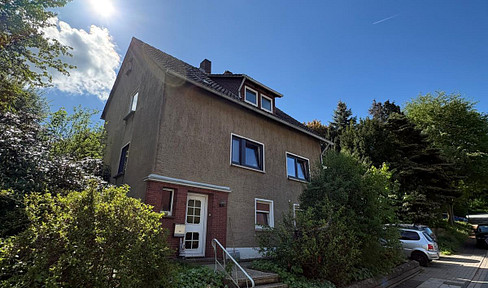 Attractive two-family house with potential, located in a central area of Hausberge - Requires renovation.