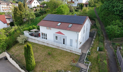 Großzügiges freistehendes Ein- oder Zweifamilienhaus mit Wärmepumpe und neuer PV-Anlage, BJ. 2014