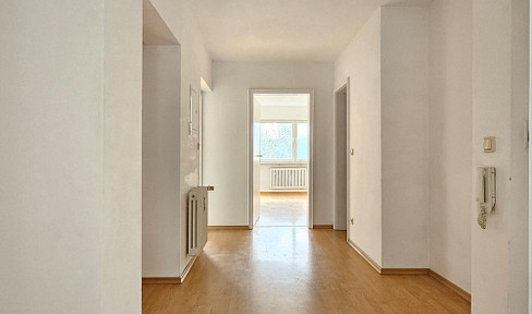 Laim: Große 4-Zimmer-Wohnung mit Balkon