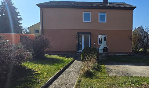 Bright 3-room apartment with balcony and garden.