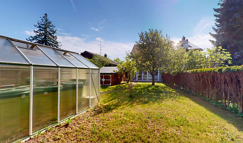 Large detached house in a quiet location, featuring a conservatory, sauna, and versatile layout - Munich.