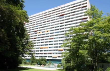 Munich-Solln - Apartment with a sunny balcony, wellness area, and pet-friendly accommodations.