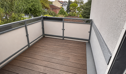 Comfortable 3-room apartment with a balcony and full furnishings, located in Mülheim-Broich.