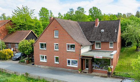 Großzügiges Anwesen mit Wohnhaus, Gewerbe und Werkstatt in Rinteln-Möllenbeck