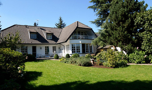 Charmante Villa im Landhausstil mit traumhaftem Garten und separater Einliegerwohnung