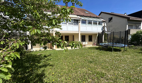 Großzügige 4,5-Zimmer Gartenwohnung mit Einbauküche und überdachter Terrasse