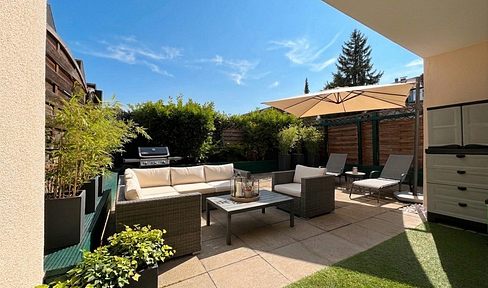 Renovated City Oasis: 3-room apartment with a large garden terrace & garage, NO COMMISSION.
