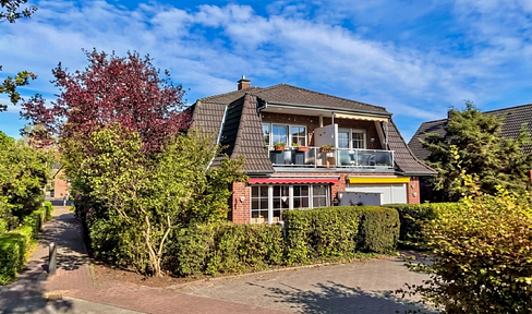 Charming attic apartment in a quiet location (3 rooms, kitchen, bathroom).
