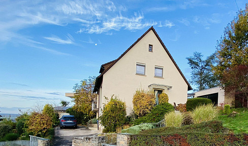 Detached house with unobstructed panoramic views and a 2000 sqm garden in Kleinostheim.