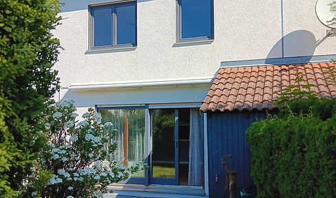 Familienfreundliches Reihenhaus mit Garten und Garage