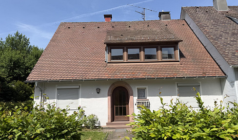 Charming two-family house in the center *no commission fees*.