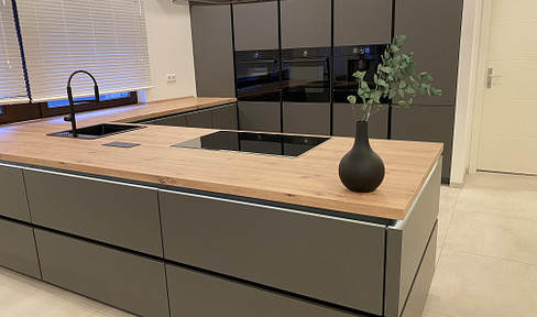 Moderne 3-Zimmer-Wohnung mit Balkon, Kamin & Fußbodenheizung