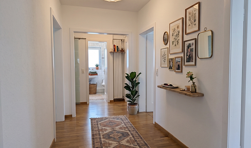 Großzügige 4-Zimmer-Erdgeschosswohnung mit zwei Balkonen, zwei Bädern und Altbauflair