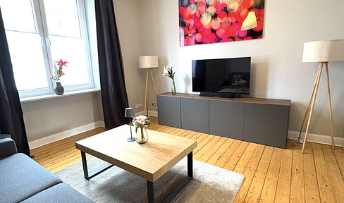 FIRST OCCUPANCY: FULLY FURNISHED 3-ROOM APARTMENT IN A CHARMING BUILDING FROM THE FOUNDING ERA, LOCATED IN A PRIME CITY LOCATION.