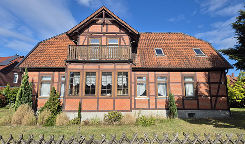 Charming half-timbered house with a separate apartment and a large plot of land – a project with potential in the village of Dorfmark.