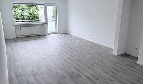 Bright, spacious 3-room apartment in Munich-Moosach, featuring a balcony, loggia, and modern renovations.
