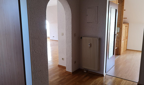 Bright 3-room attic apartment with fitted kitchen and a generously converted attic space.
