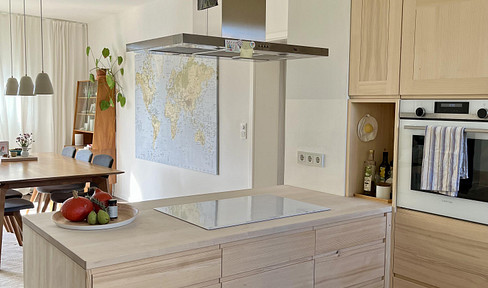Commission-free and ready to move in: bright, quiet 3.5-room apartment close to a park and a lake.