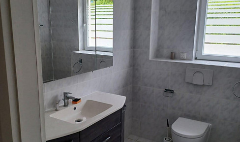 Bright 2-room apartment with fitted kitchen, its own garden with a terrace, and a west-facing orientation.