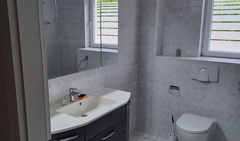 Helle 2 Zimmer Wohnung mit eigenem Garten und Terrasse