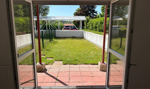 Bright 2-room apartment with fitted kitchen, its own garden with a terrace, and a west-facing orientation.