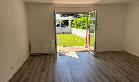 Bright 2-room apartment with fitted kitchen, its own garden with a terrace, and a west-facing orientation.