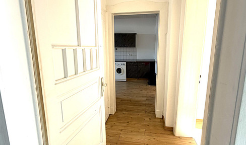 **Wunderschöner Altbau-Charme** 2-Zimmer mit Einbauküche, großer Terrasse und Garten nahe Uni-Klinik