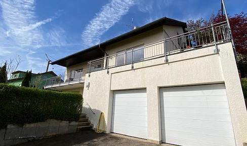 ruhig gelegenes 3- Familienhaus mit Panoramablick