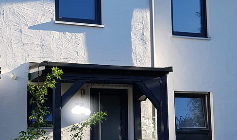 Spacious terraced house, newly renovated, 6 rooms, kitchen, bathroom, with garden, near Kaufering train station.
