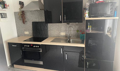 93 qm, EG, 3 Zimmer, Loggia, Küche, Diele, Bad, sep. WC, Keller, Südlage, hell freundlich